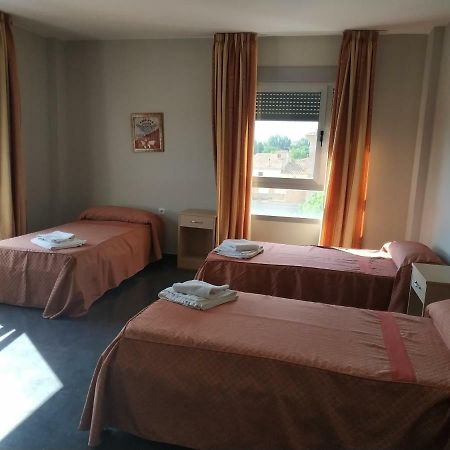 Hostal Restaurante La Concordia Hotell Fuentes Claras Eksteriør bilde